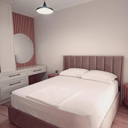 Ferienhaus Pinetrees Penthouse @ The Golem (Tirana)